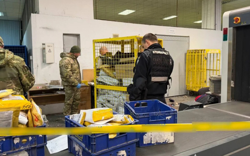 У Києві затримали чоловіка, який відправив поштою боєприпаси й спричинив вибух в «Укрпошті»