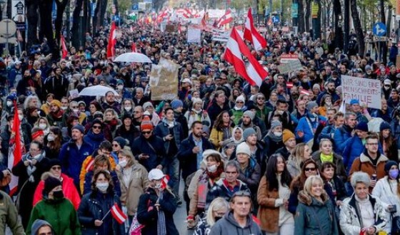 На акцію протесту проти COVID-обмежень у Відні вийшли 35 тис. осіб