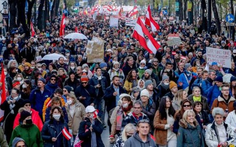 На акцію протесту проти COVID-обмежень у Відні вийшли 35 тис. осіб