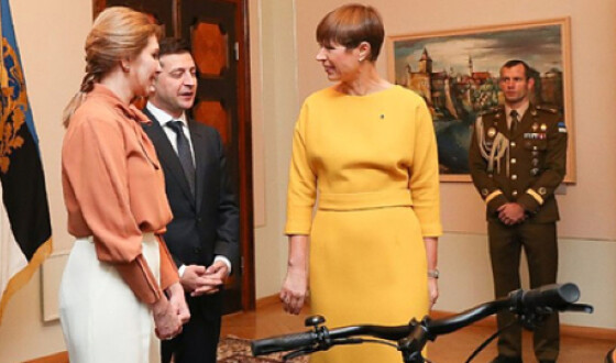 Стало відомо, який подарунок отримав Зеленський від президента Естонії