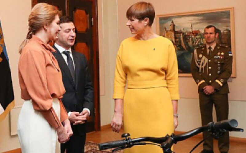 Стало відомо, який подарунок отримав Зеленський від президента Естонії