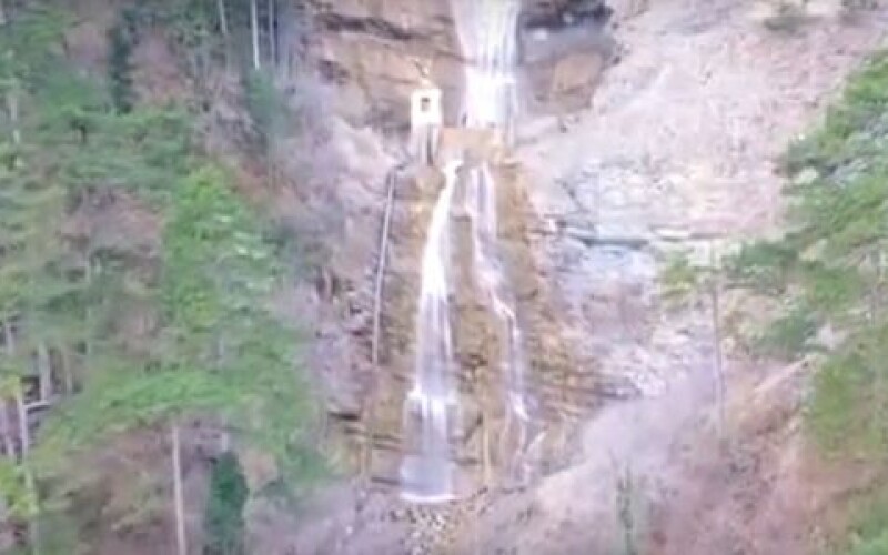 У Криму рясні дощі розмили підпірну стіну найвищого водоспаду