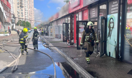 У Києві сталася пожежа на ринку в Дарницькому районі