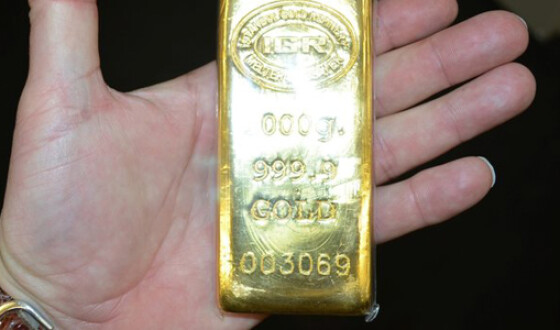 Дворник из Южной Кореи нашел в мусорном баке семь слитков золота