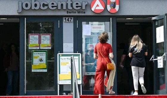 Більшість німців вважають, що соціальні виплати роблять людей ледачими