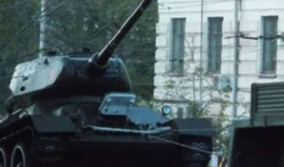 Оккупанты в Крыму готовят военную технику к параду