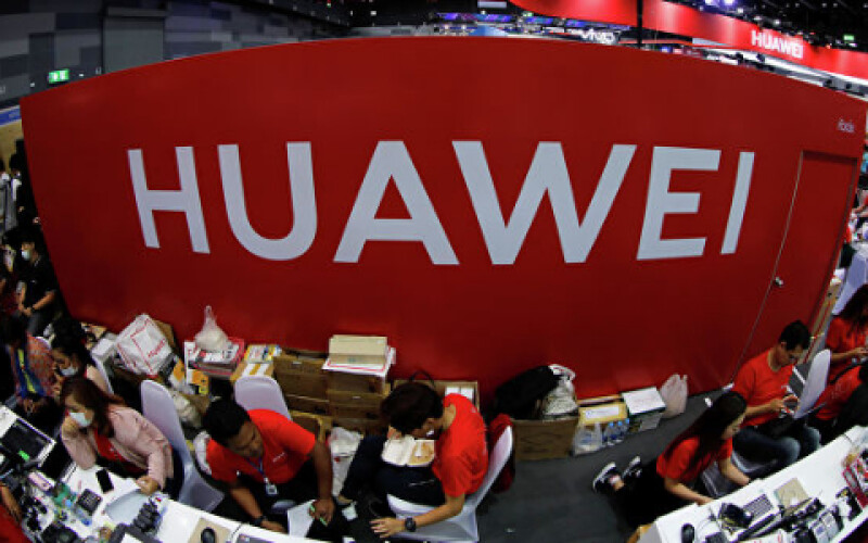 ЗМІ: Huawei відмовилася продавати товари в Росії