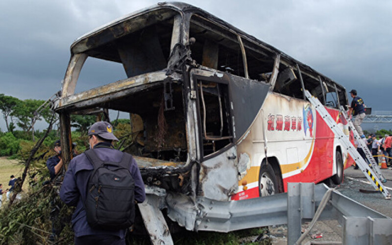 Водитель спас пассажиров загоревшегося на юге Италии автобуса