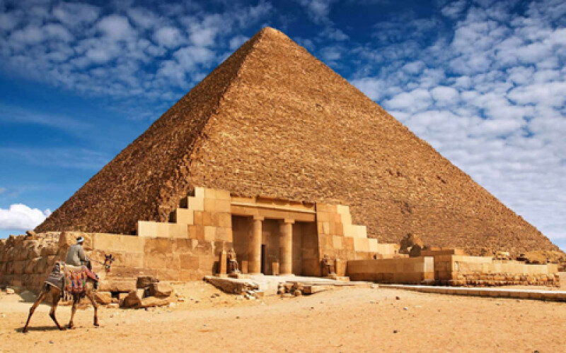 У Єгипті загинула молода людина, яка впала з піраміди Хефрена