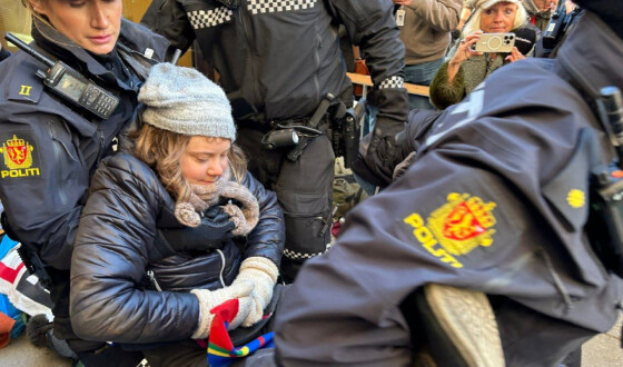 Грету Тунберг затримали на протестах екоактивістів в Осло