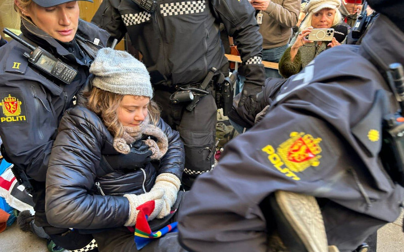 Грету Тунберг затримали на протестах екоактивістів в Осло