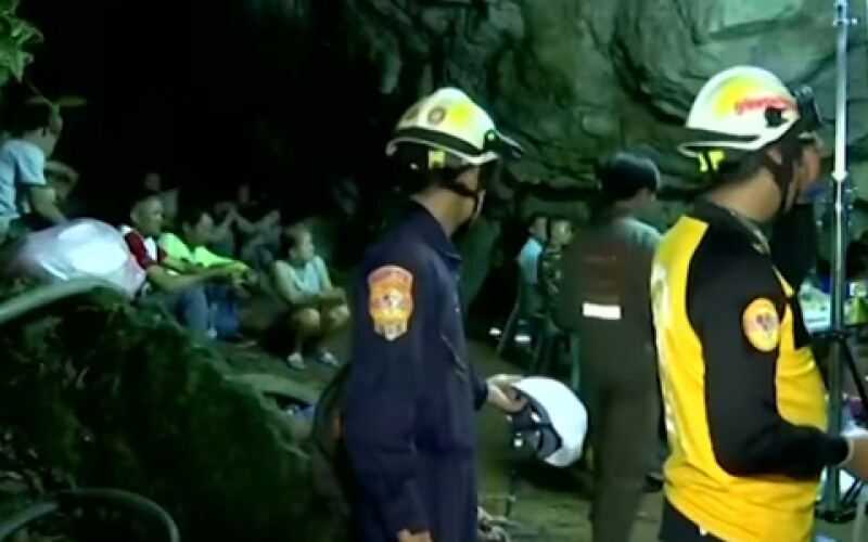 Пропавшие 10 дней назад в пещере в Таиланде дети найдены живыми