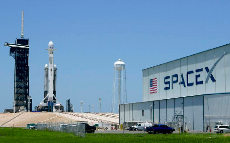 SpaceX запустила на орбіту ракету Falcon 9 з 60 супутниками на борту