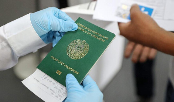 В Узбекистані почали видавати ID-картки замість внутрішніх паспортів