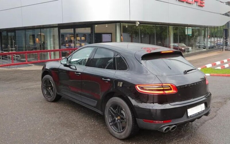 У Росії масово блокуються автомобілі Porsche через збої GPS