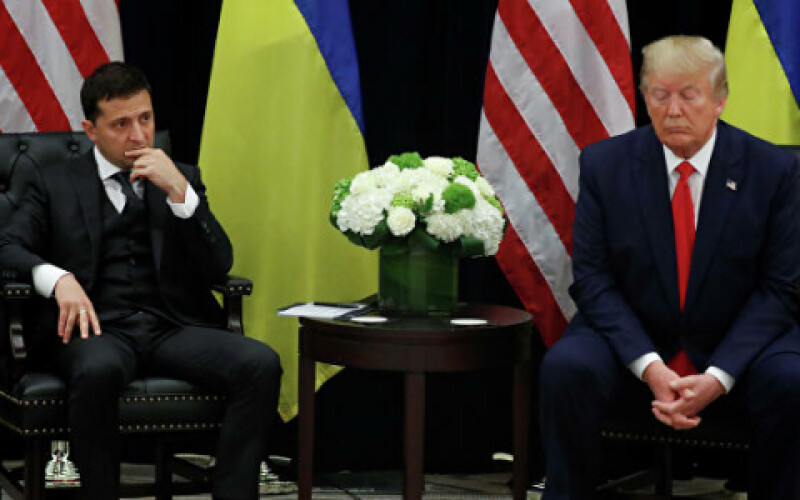 США позбавили Україну військової допомоги одразу після телефонної розмови Зеленського і Трампа