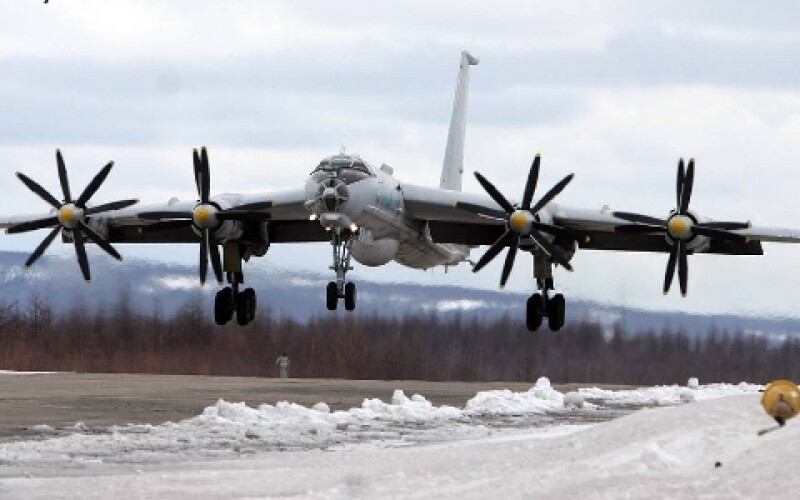 Два російських Ту-142 пролетіли поруч з повітряним простором США над Аляскою