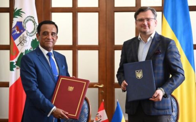 Україна підписала угоду про безвізовий режим між Україною і Перу