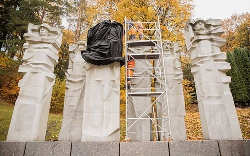 У Литві демонтують найбільший меморіал радянським військам