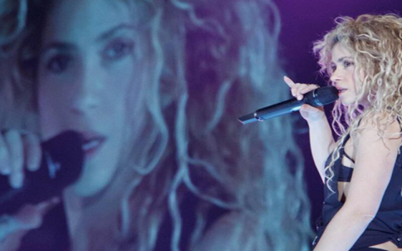Певица Шакира отменила концерты из-за потери голоса
