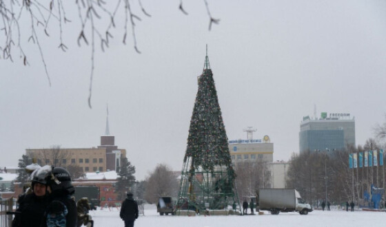 Військові попередили цивільних на центральній площі Алмати про швидкий початок зачистки
