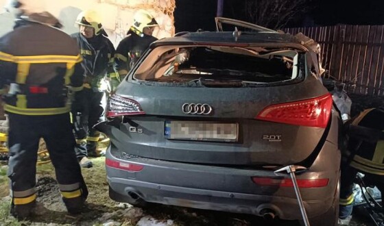 На Львівщині автівка влетіла в будинок: чотири людини загинули