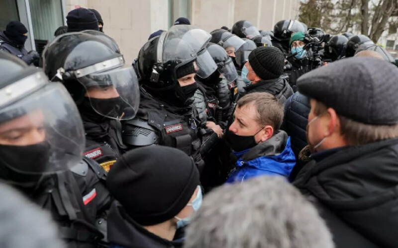Молдовські фермери влаштували сутичку з поліцією під час протесту