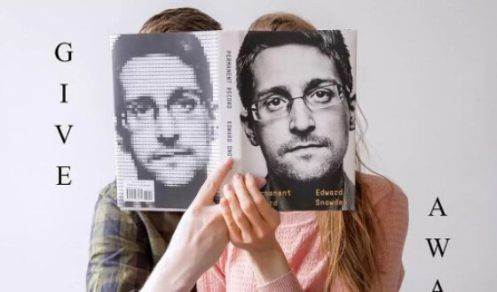 Сноуден віддасть США гроші, зароблені за час вигнання