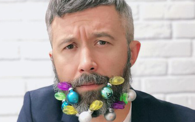 Сергей Бабкин украсил бороду игрушками