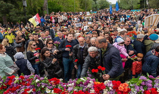Оппозиционеры Одессы отпраздновали 74-ю годовщину Победы. Фото