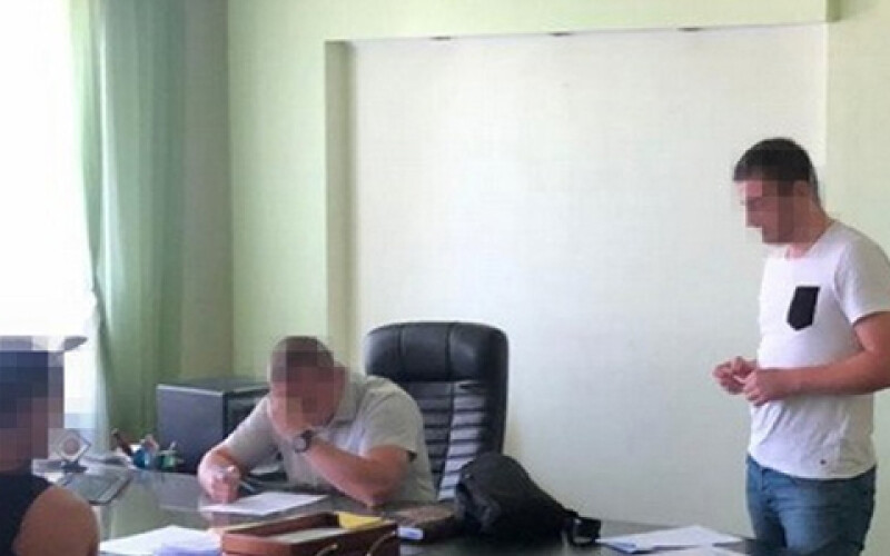На Дніпропетровщині викрили прокурора на перевищенні повноважень
