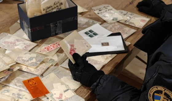 На кордоні з Польщею виявили понад 14 тисяч марок із нацистською символікою