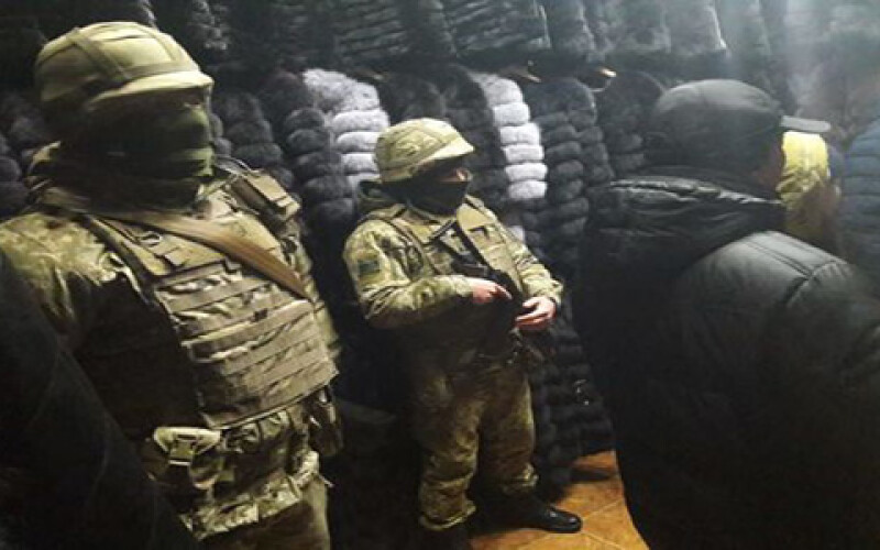 В Харькове правоохранители изъяли более 300 контрабандных шуб