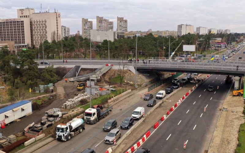 У Києві після реконструкції відкрили шляхопровід біля метро «Дарниця»