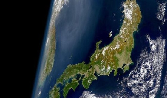 В Японии метеорит пробил крышу дома