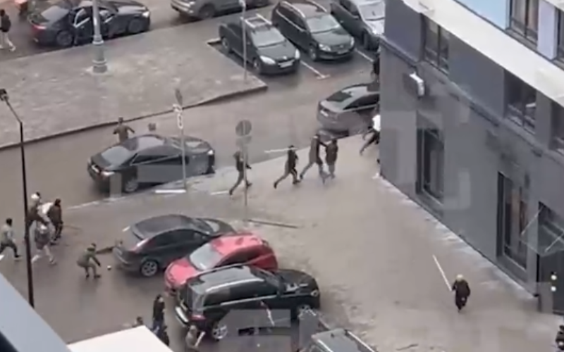 У Москві трудові мігранти влаштували масову бійку з палицями та камінням