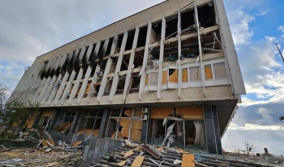 У Херсоні рашисти внаслідок ракетного удару знищили обласну бібліотеку