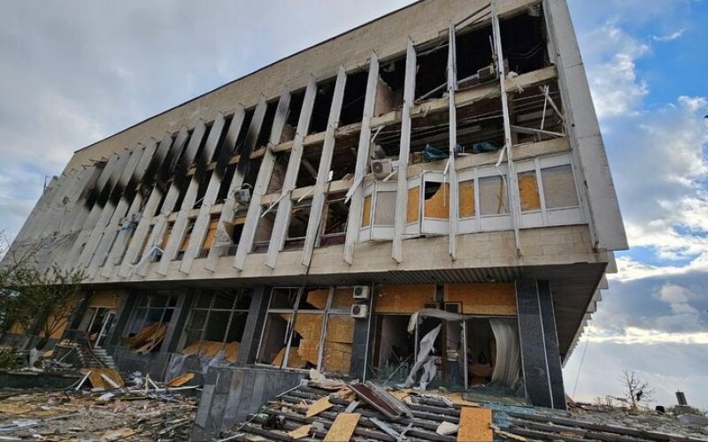 У Херсоні рашисти внаслідок ракетного удару знищили обласну бібліотеку