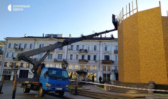В Одесі розпочався демонтаж пам’ятника Катерині II