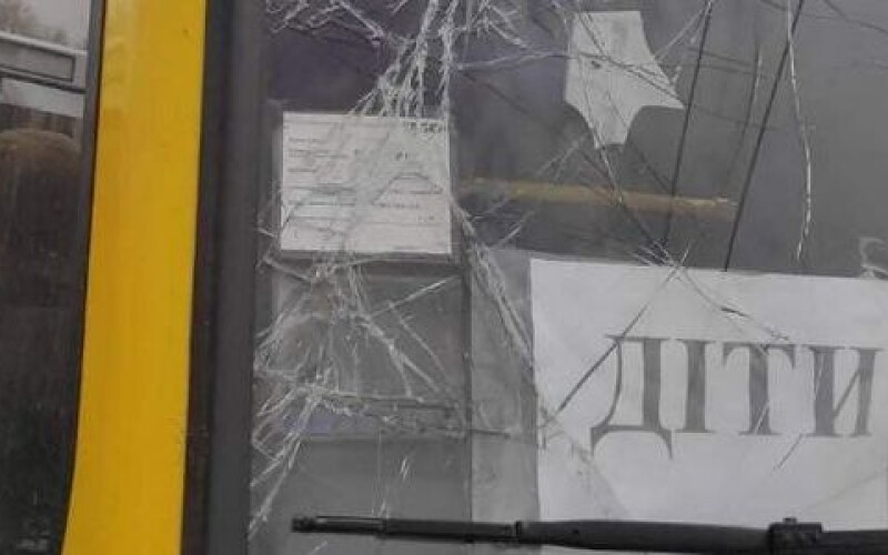 Росіяни обстріляли евакуаційний автобус, який віз людей з Лисичанська