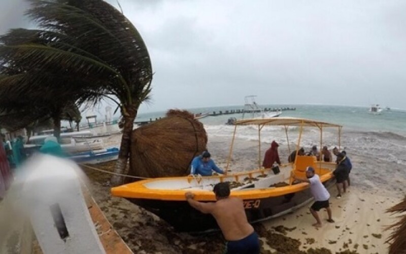 Циклон «Саллі» посилився до урагану біля узбережжя США