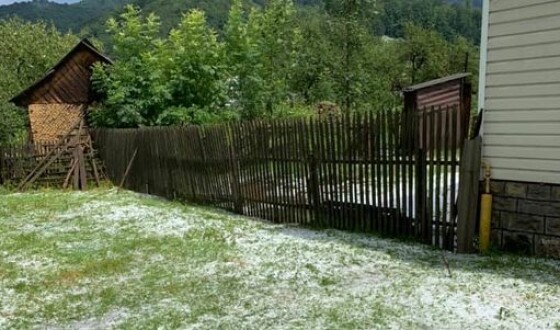 На Івано-Франківщині посеред літа випав сніг