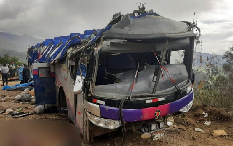 Щонайменше 20 людей загинули в ДТП з автобусом в Перу. Фото