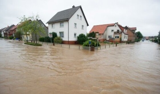 Сильні зливи призвели до повеней у Польщі: затоплені більше 700 будинків