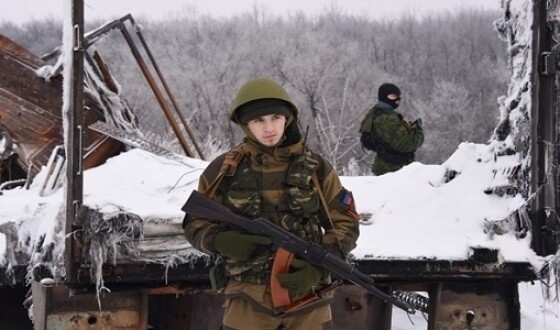 На Донбасі: 10 ворожих обстрілів, поранено військового