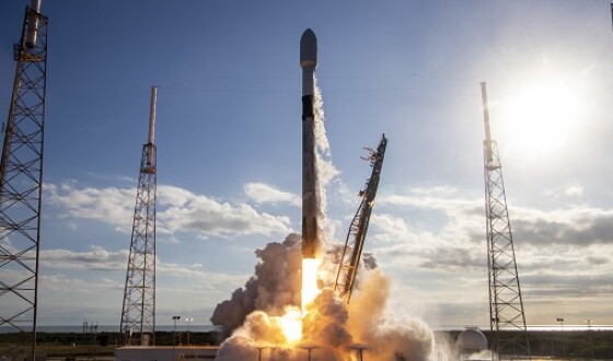 SpaceX запустила ракету Falcon 9 з супутниками Starlink. ВІДЕО