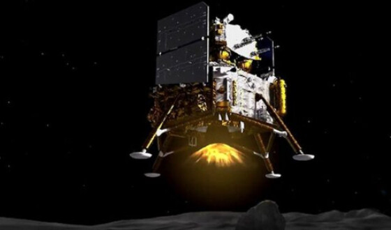 Китай заявив про знайдений на Місяці новий мінерал