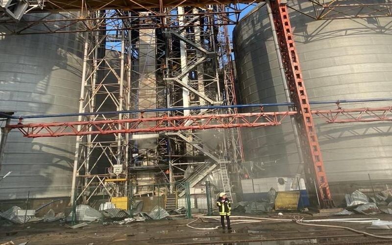 Окупанти знищили 60 тисяч тонн зерна у порту «Чорноморськ»