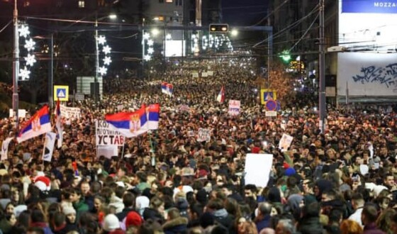 У Сербії десятки тисяч людей вийшли на антиурядовий мітинг в Белграді