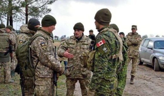 Канадські інструктори вирушили до Британії навчати українських бійців